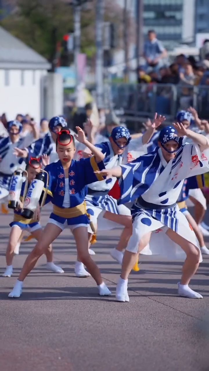 日本街头传统民族舞表演