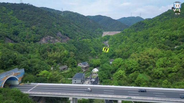 出发 白龙潭 位于定海区岑港街道的白龙潭,是东海百里文廊岑港段的重要节点之一.