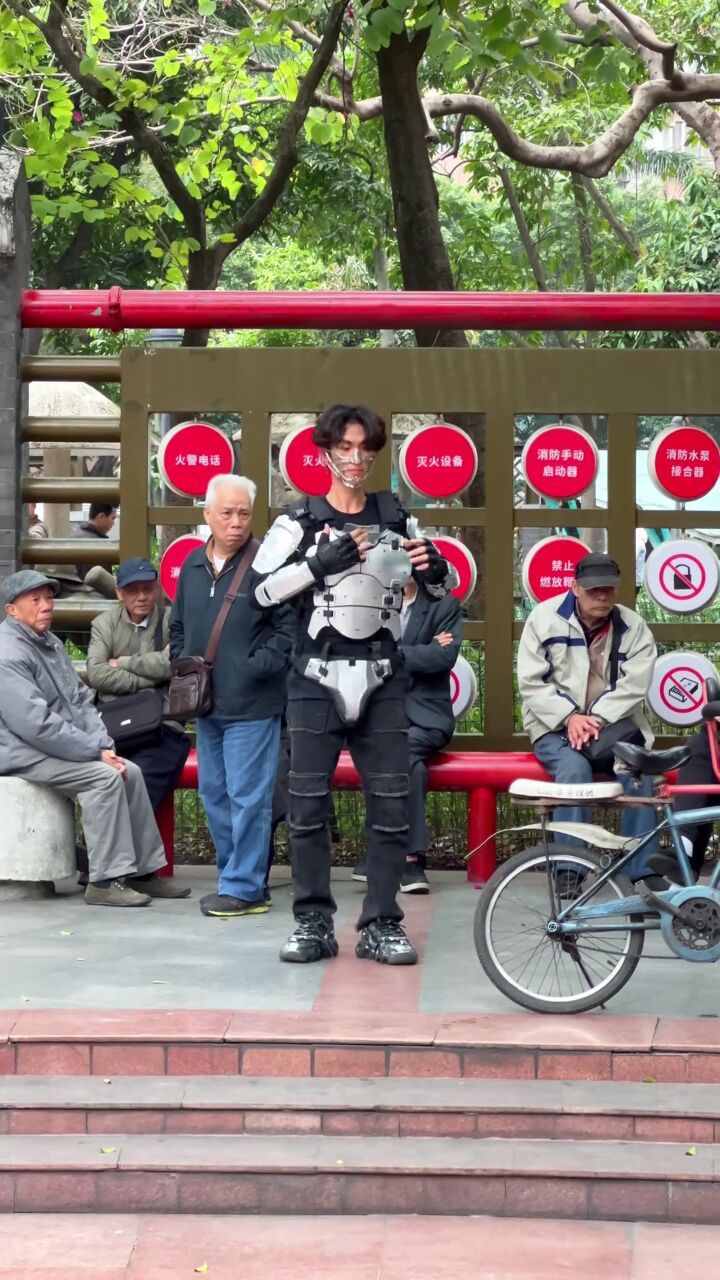 今天又是当机器人的一天#滑脚怪 #机械舞