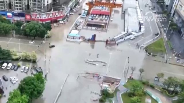 广东珠海:暴雨致多处路段积水