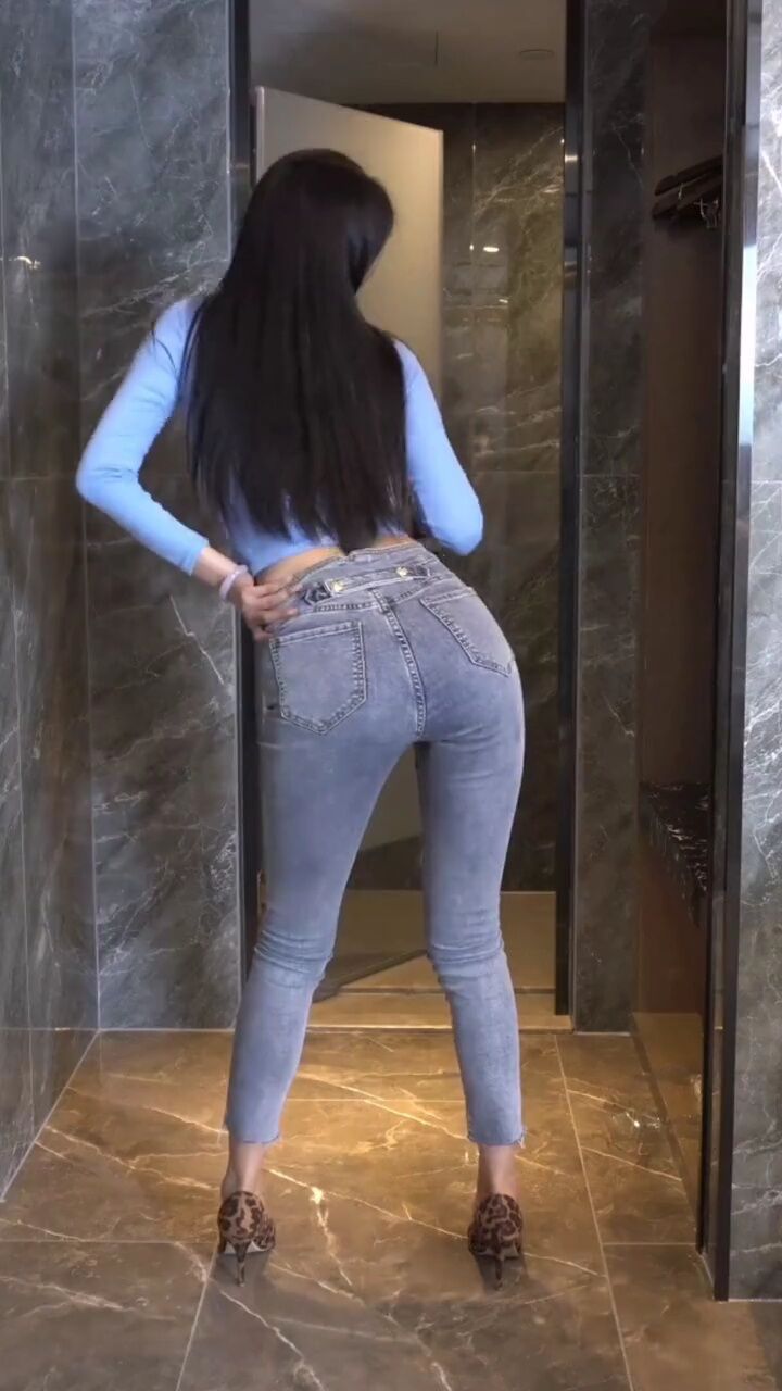 后背摇 #性感曲线 #极品身材 #紧身牛仔裤 #性感舞蹈