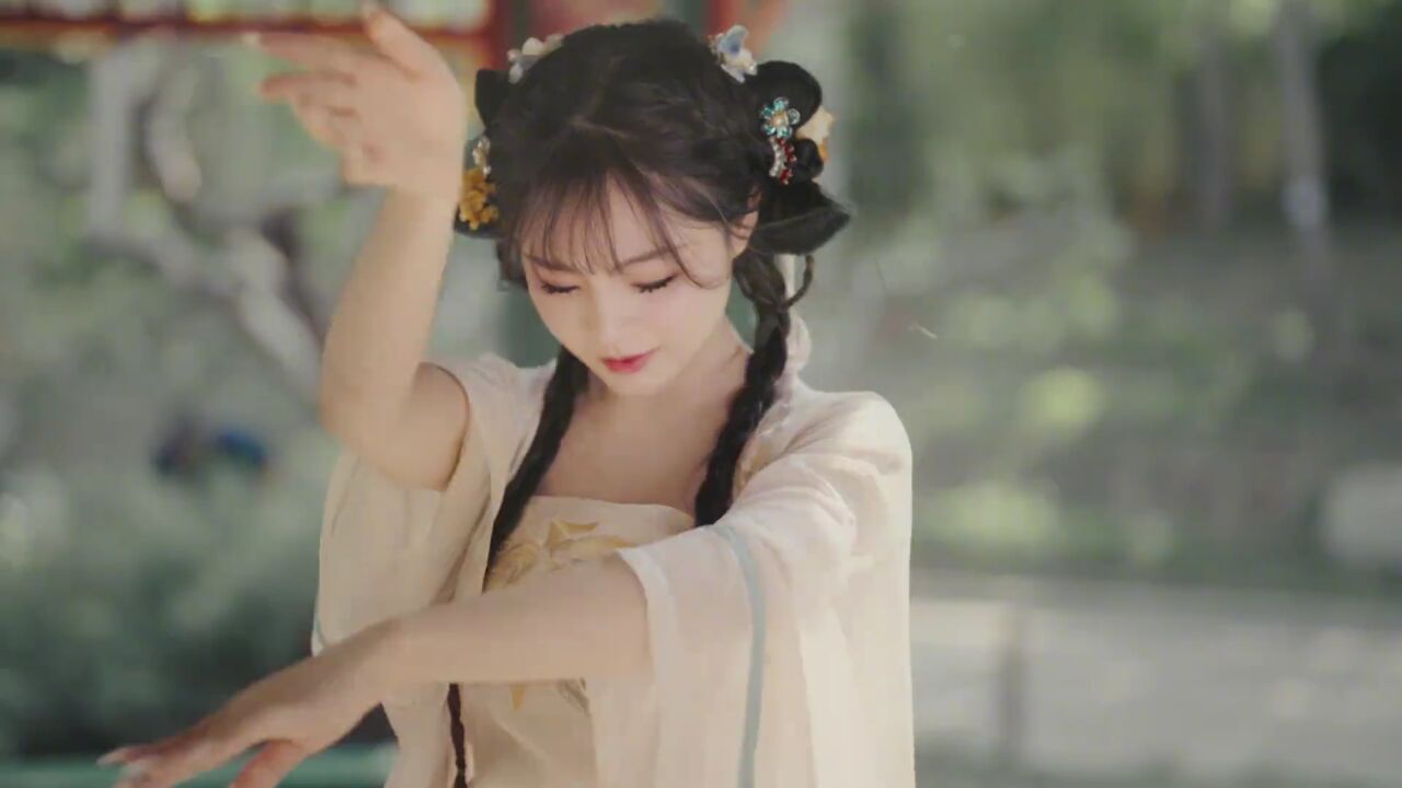 予念既觉欢,久处仍怦然.#古风舞蹈 #春日汉服国潮热