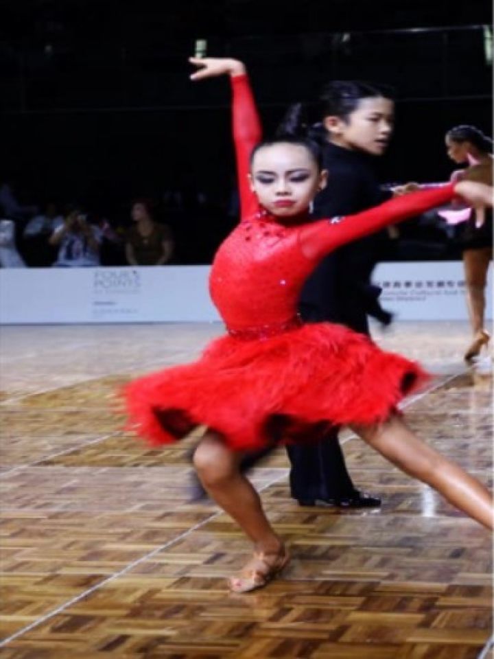 曾经的王崇墨&郎小花也是火爆一时的最佳组合,最后分道扬镳,追逐各自