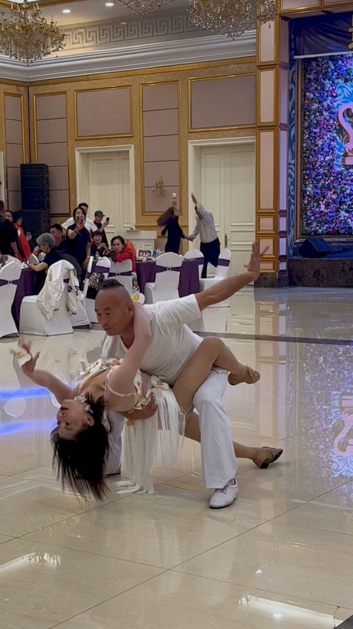 精彩的双人舞吉特巴