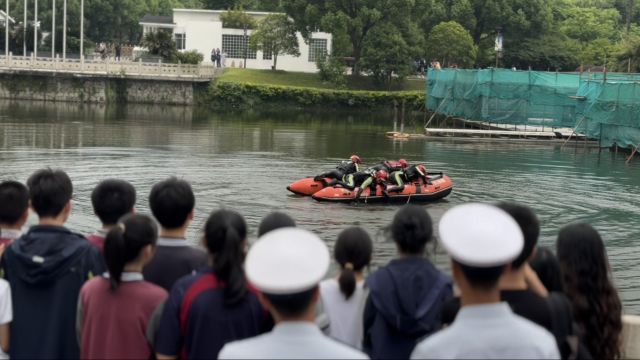 宁波东钱湖消防大队联合宁波外国语学校开展“青春激扬、消防护航”主题团日活动