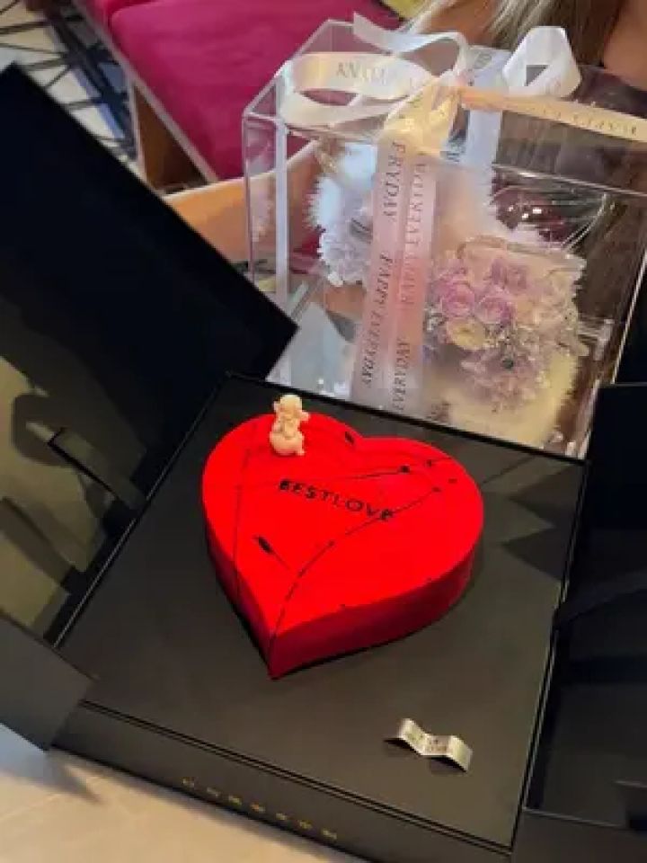 被艾特的人 这个520要给你买小蛋糕和漂亮花花