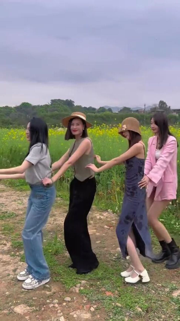 适合春游的舞蹈 跟小伙伴们约起来吧 #浅跳一下 #闺蜜