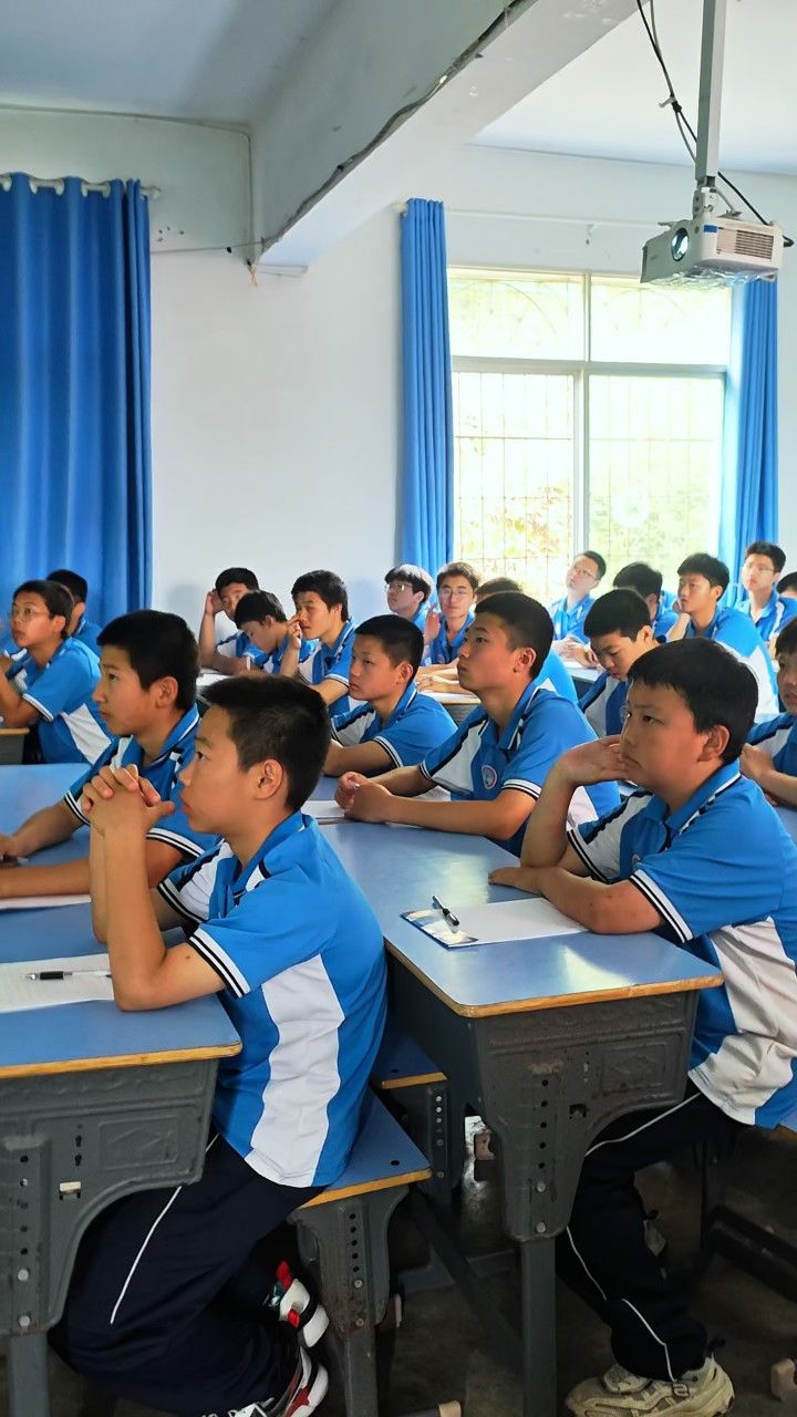 长沙湘越中学:聆听与回应:课堂上的亲子沟通必修课!