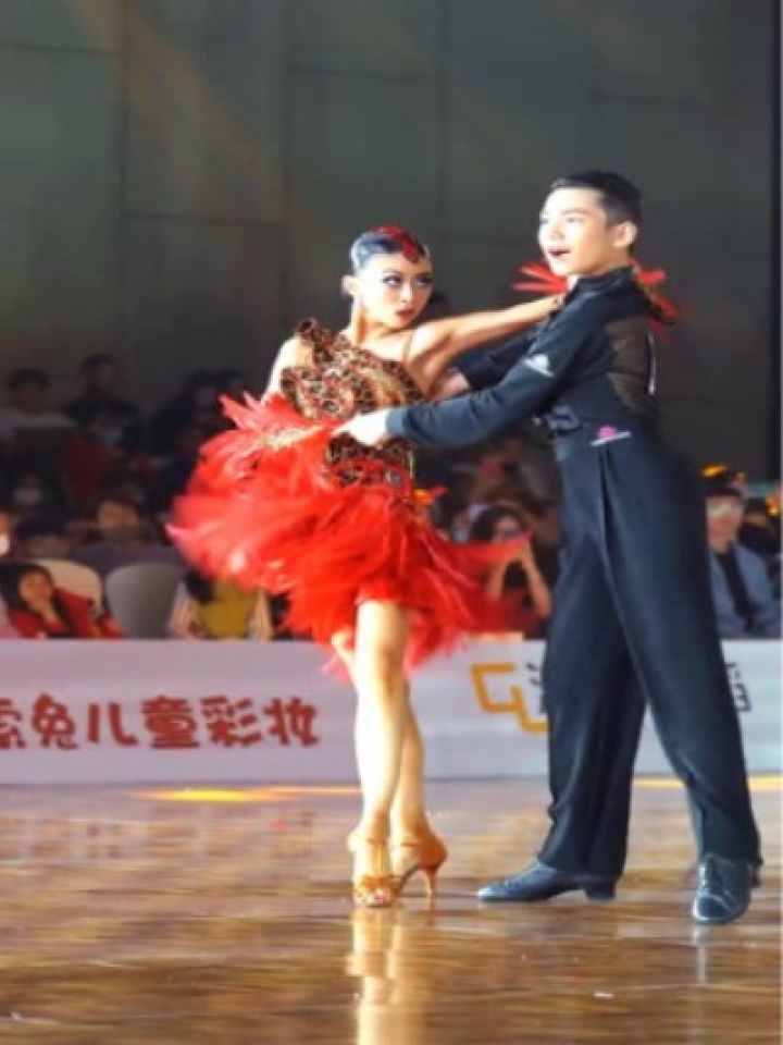 阳光帅气的墨茉组合,青梅竹马的舞伴,越努力,越幸运