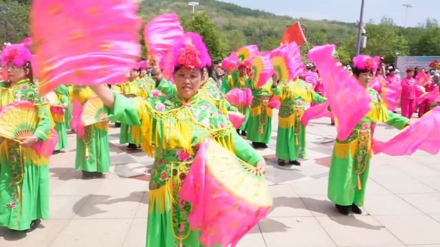 辽阳县第十六届“首山槐花节”民俗艺萃展演精彩纷呈