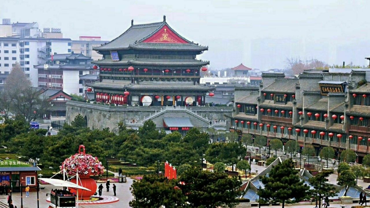 西安城市会客厅钟鼓楼广场,又名尚书省广场,面积6万平方米,仅次天安门