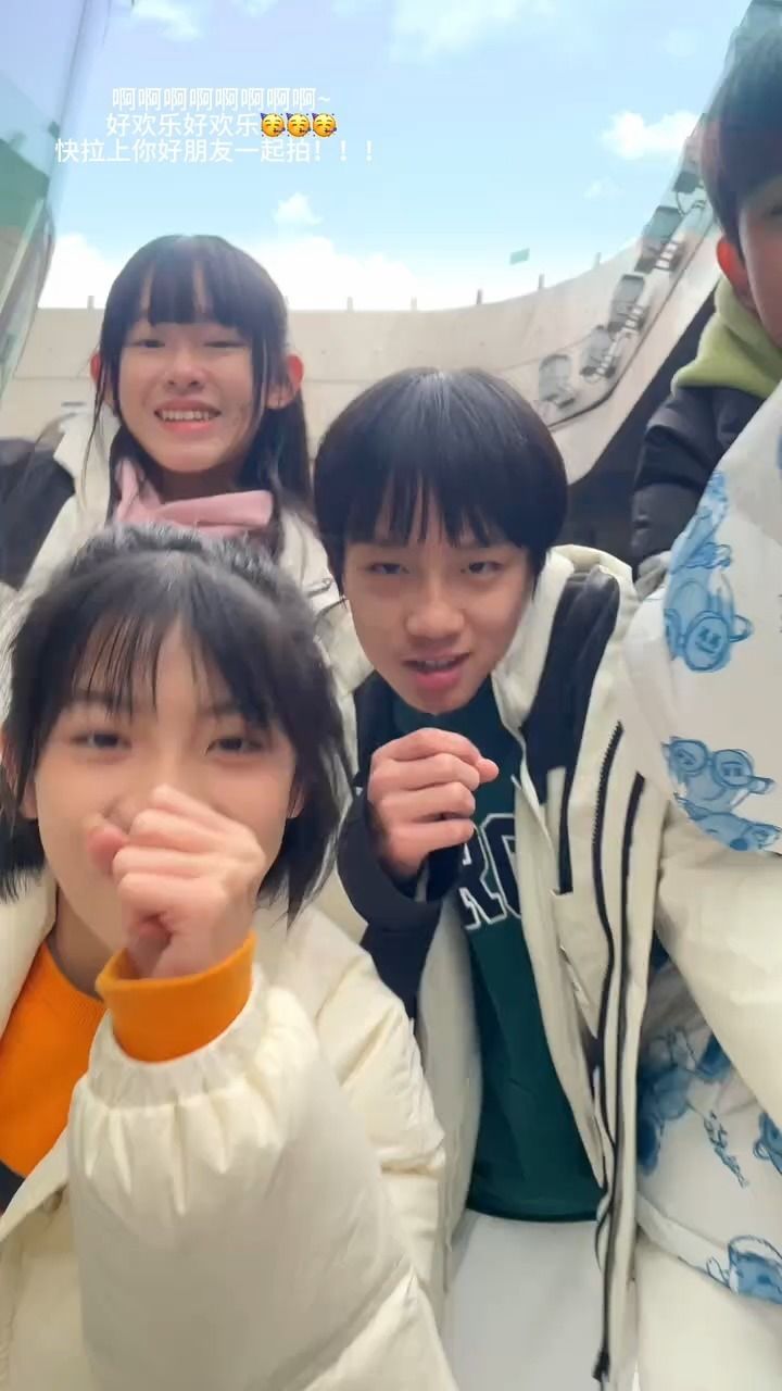 四面八方而聚,只为好朋友相聚,但夜晚也舍不得分开的快乐