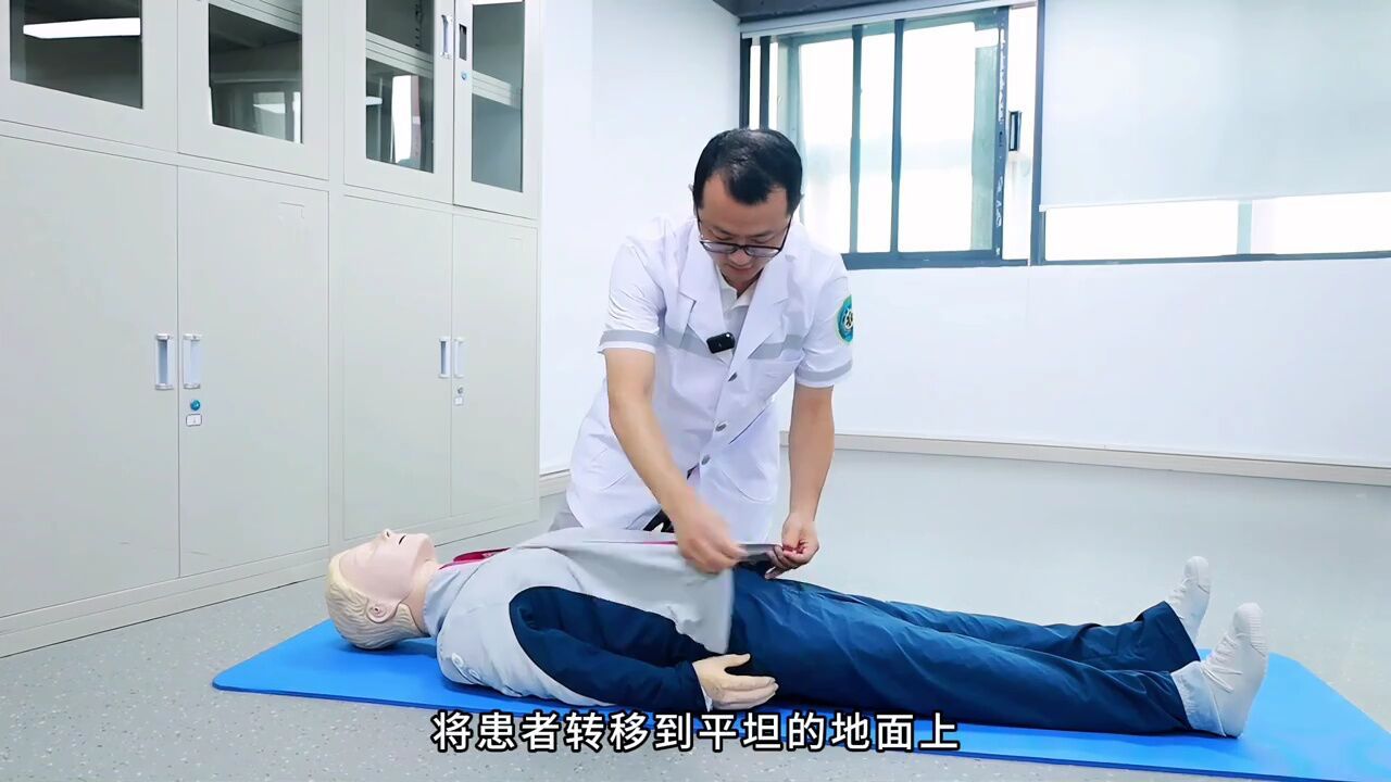 热点关注|人人必学!急救专家演示心肺复苏全流程_腾讯视频
