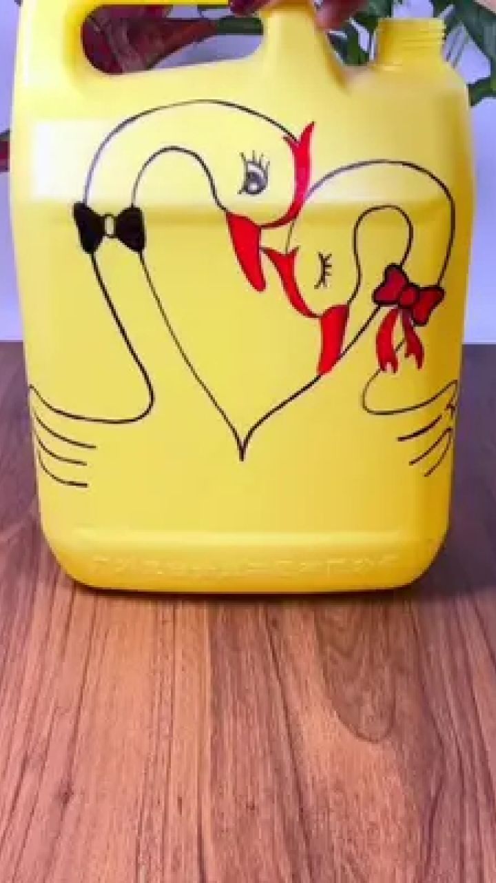 《上》 #空瓶子的妙用 #变废为宝 #手工 #洗洁精瓶子改造