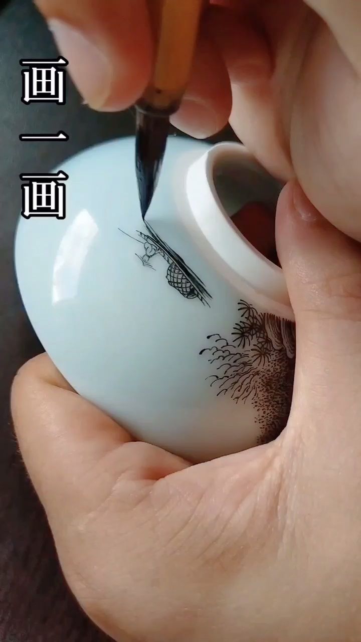 一起来画画吧,#手绘陶瓷 #绘画过程分享 #器物之美 #带你走进画里