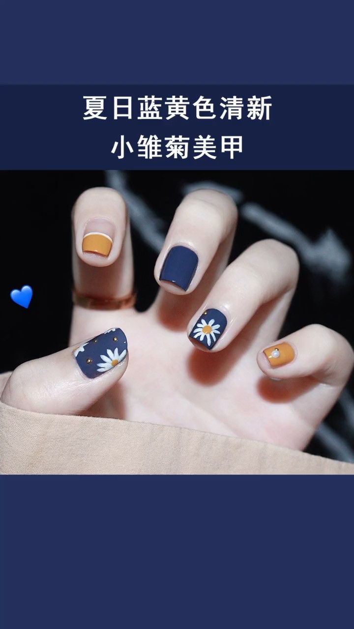 适合夏天的小雏菊美甲,这次的配色太清新啦!