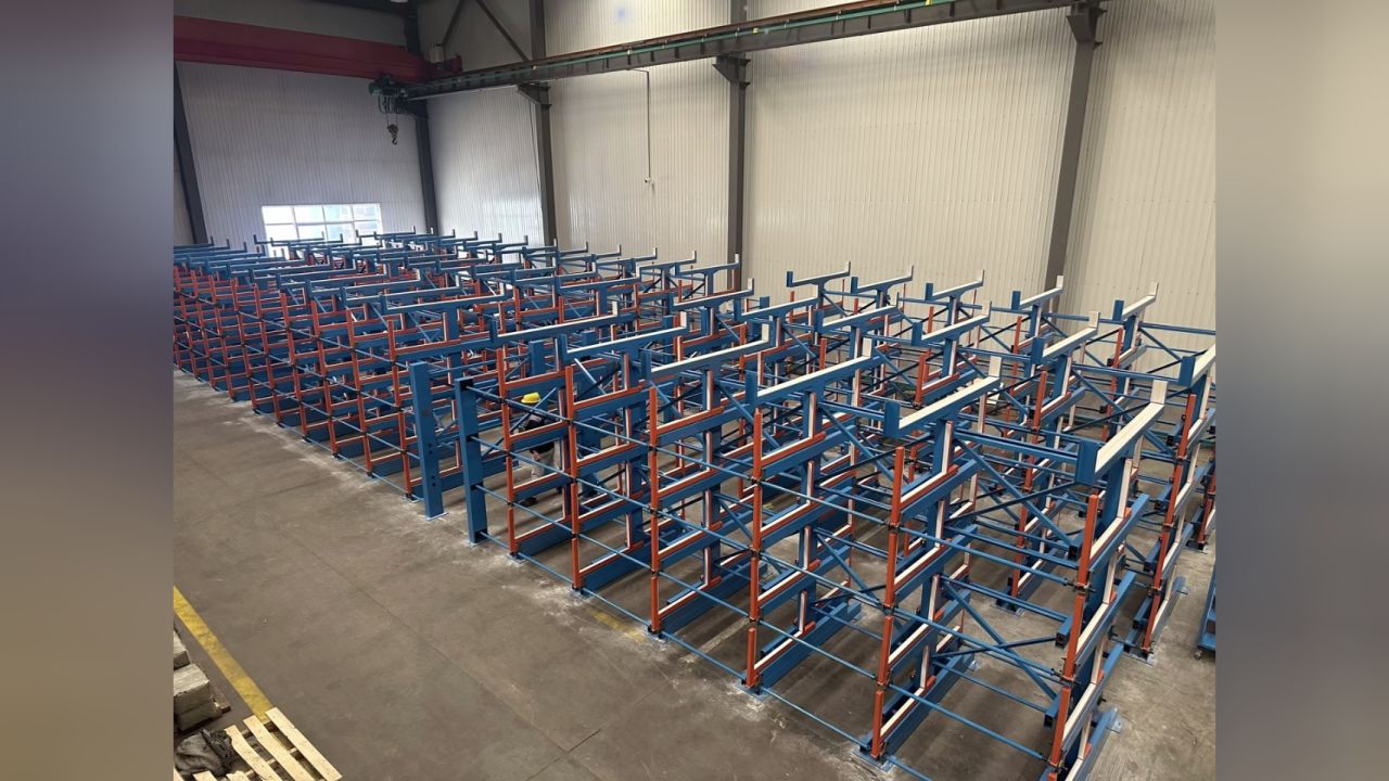 可以伸缩的悬臂货架方便使用省空间存储量高