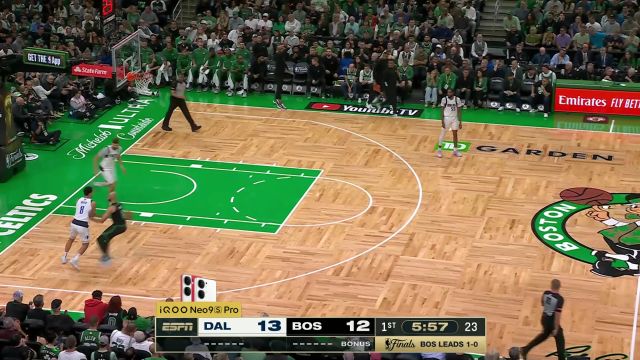 篮下遮天蔽日 波神伸出长臂空中拦截克勒贝尔