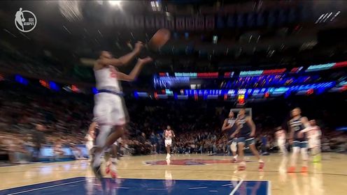 《NBA全场集锦》布伦森接球不贪功送长传 布里奇斯篮下起跳空接上篮