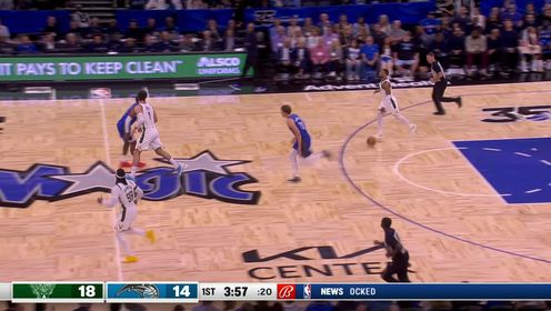 《NBA全场集锦》篮下一柱擎天！洛佩兹篮下抢到进攻篮板暴力补扣收下2分