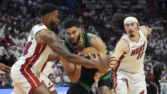 凯尔特人102-88热火 怀特38分凯尔特人客场胜热火拿到赛点