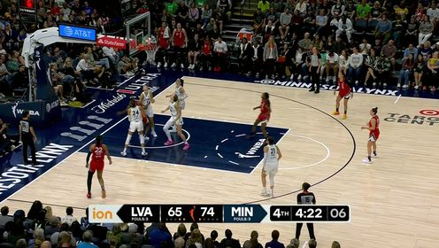 《WNBA》依旧没有放弃希望 海耶斯收到队友助攻突破得手