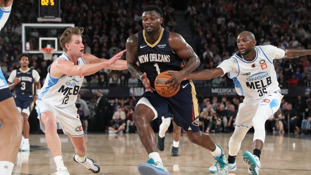 东南墨尔本凤凰92-127鹈鹕 贝21分锡安砍下8+9大胜对手