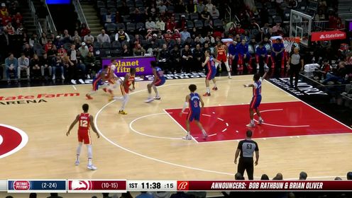 《NBA全场集锦》老鹰开场外线就火热 亨特穆雷携手飚进三记三分