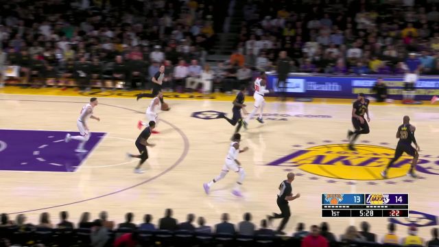 无所畏惧！迪温琴佐直杀内线无惧浓眉封盖上篮打进