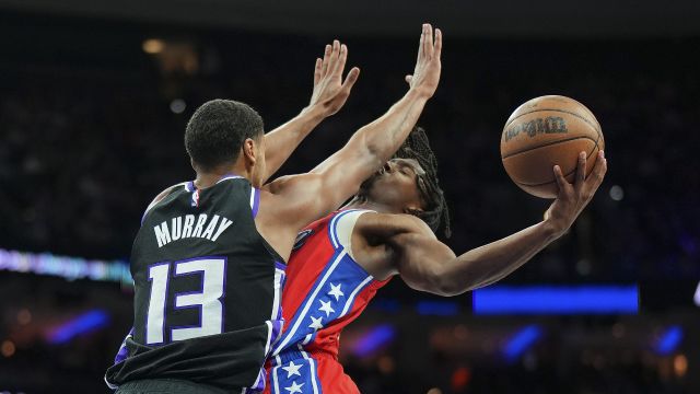 国王vs76人五佳球 马克西极限拉杆空中换手上篮震撼全场