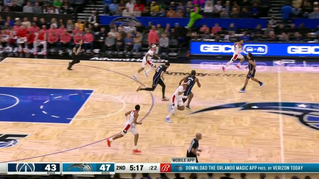 普尔眼观六路巧妙击地 阿弗迪亚起飞炸筐气势如虹