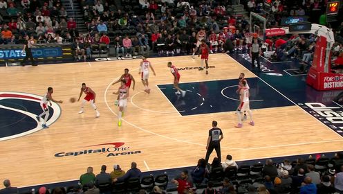 《NBA全场集锦》手感还没凉！基斯珀特挡拆后果断出手 精准制导扩大比分