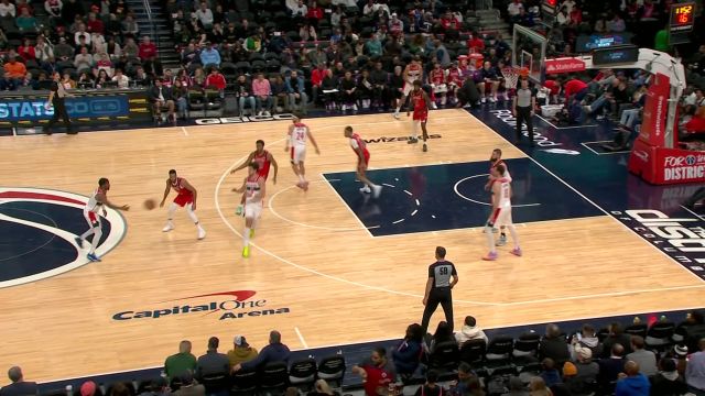 手感还没凉！基斯珀特挡拆后果断出手 精准制导扩大比分