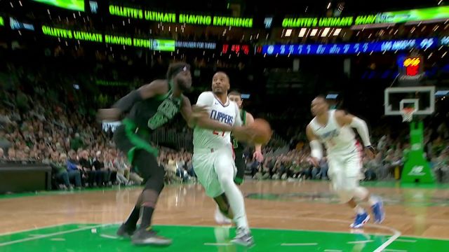 35岁的他也依旧是个能量小子 威斯布鲁克双手补扣技惊四座