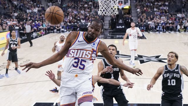 太阳131-106马刺 杜兰特布克三节打卡太阳客场大胜马刺