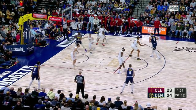 还得看吉吉国王！雷吉底角接球无视防守干拔 强投三分正中靶心