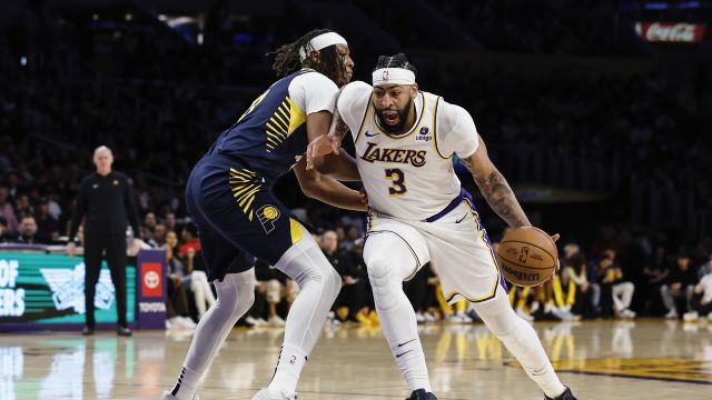 安东尼-戴维斯vs步行者集锦 轰下36+16大号两双称霸内线