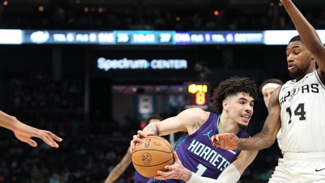 鲍尔vs马刺集锦 全场28+8连送压哨好戏关键潇洒上篮锁定胜局