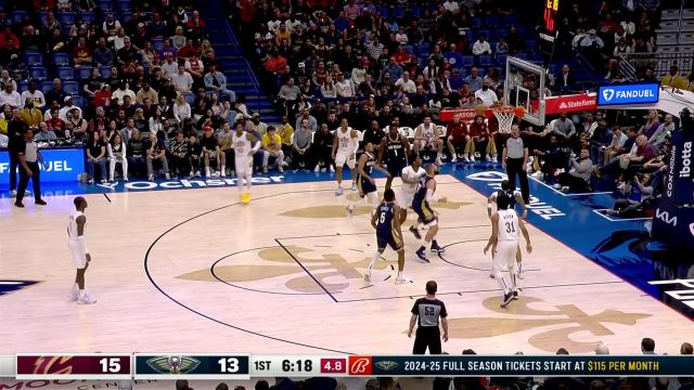 展示恐怖身体素质！锡安快攻篮下无视包夹强硬上篮打进2+1