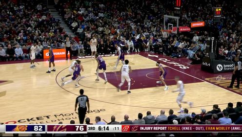 《NBA骑士》勒韦尔直塞篮下 贾莱特-阿伦禁区内单臂背扣精彩终结