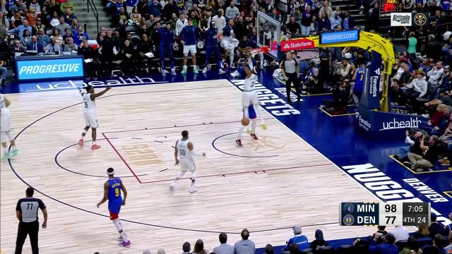 反击迅猛无比 麦克丹尼尔斯一马当先飞身暴扣