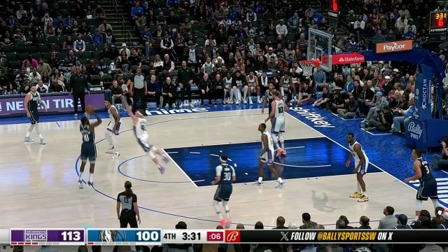 还没到该放弃的时候！ 塞斯-库里抢下进攻篮板补篮命中