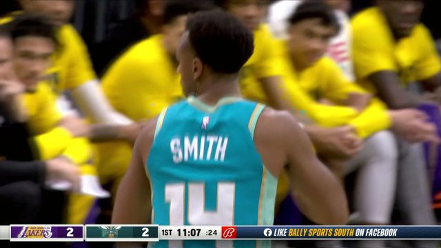 湖人开局防守门户大开！老将伊斯·史密斯开局1分钟连得六分