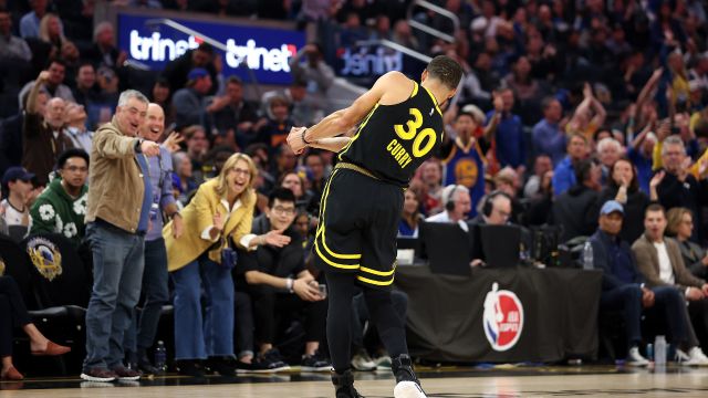 库里vs雄鹿集锦 轻取29+8秀高尔夫庆祝动作