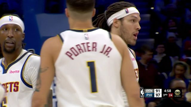 劈山开路！戈登持球突破一往无前 面对包夹强势上篮2+1打成