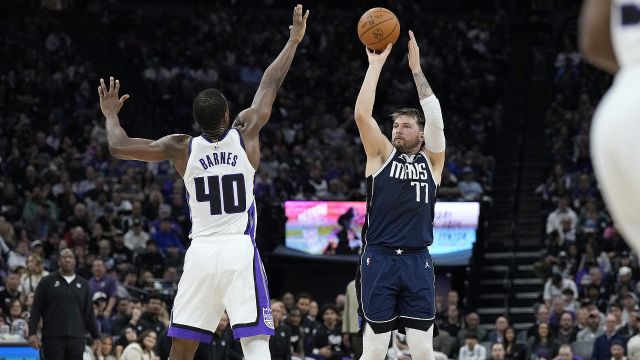 东契奇vs国王集锦 全场拿下26+9+12的准三双数据携手欧文赢下比赛