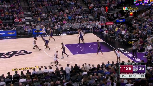 谢谢你成为我的背景板！科比-怀特无视巴恩斯防守一飞冲天送上暴力隔扣