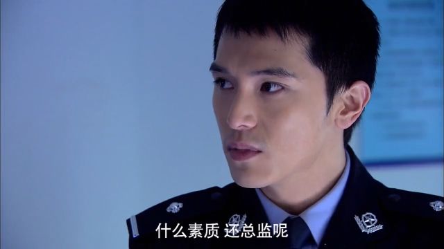 无懈:美女开车撞了小伙还嚣张,下秒小伙换身警服出现,美女懵了