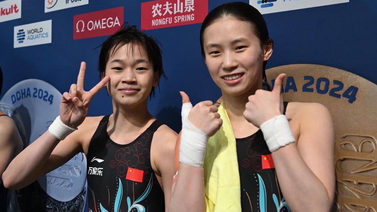 太逗了!全红婵陈芋汐颁奖时说悄悄话:情同姐妹感情好 合作无间