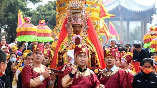 莆台同胞护驾妈祖金身回上林故居省亲布福